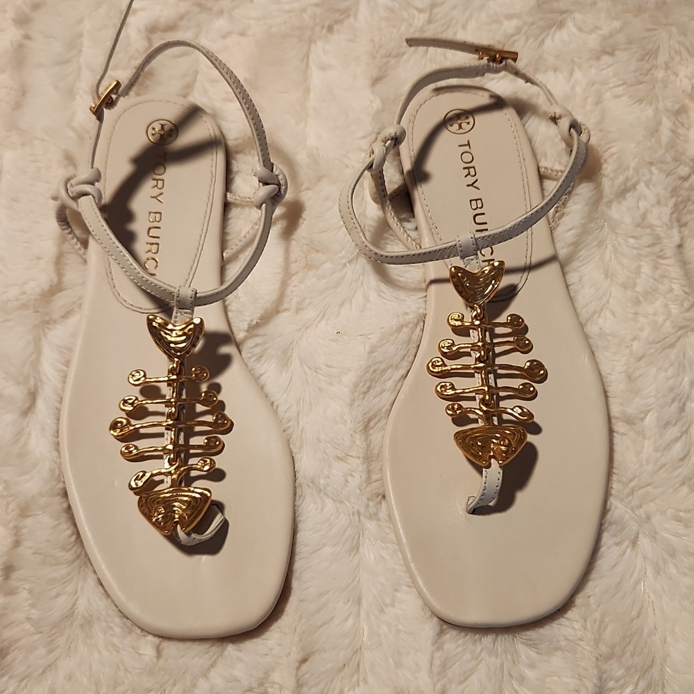 Tory Burch Capri fish sandal